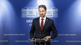 Marin Miletić na konferenciji za medije u Zagrebu o zaštiti građana od nezakonitih kamata, 27. veljače 2026. godine.