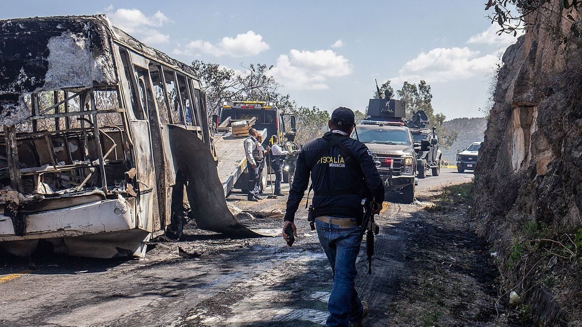 Konvoj meksičke vojske na cesti u Michoacánu nakon sukoba u kojem je ubijen vođa kartela Jalisco New Generation, veljača 2026.