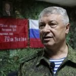 Ruski general Vladimir Aleksejev u vojnoj uniformi tijekom obraćanja u zatvorenom prostoru.