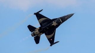 Turski borbeni zrakoplov F-16 u letu