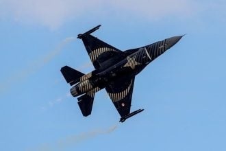 Turski borbeni zrakoplov F-16 u letu