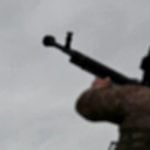 Ukrajinski vojnik cilja strojnicom prema dronu tijekom protudronske vojne vježbe u Černigivskoj oblasti u studenome 2023. godine.