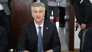 Premijer Andrej Plenković tijekom posjeta Zadru na sastanku s predstavnicima Zadarske županije i Grada Zadra.