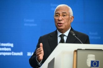 Antonio Costa govori na konferenciji za novinare nakon izvanrednog sastanka Europskog vijeća u Bruxellesu