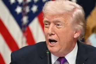 Američki predsjednik Donald Trump govori na okruglom stolu u kompleksu Bijele kuće u Washingtonu.