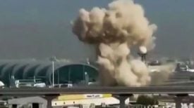 Dim iznad Međunarodne zračne luke u Dubaiju nakon presretanja tijekom iranskih napada.