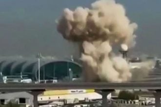 Dim iznad Međunarodne zračne luke u Dubaiju nakon presretanja tijekom iranskih napada.