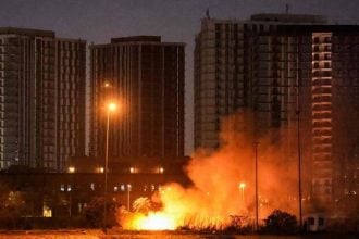 Požar kod američkog veleposlanstva u bagdadskoj Zelenoj zoni nakon napada dronom i raketama