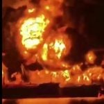 Dva naftna tankera u plamenu uz obalu Iraka nakon napada u Perzijskom zaljevu.