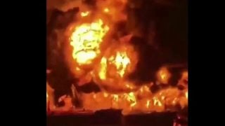 Dva naftna tankera u plamenu uz obalu Iraka nakon napada u Perzijskom zaljevu.