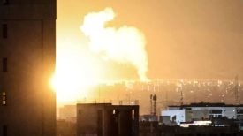 Dim i vatra iznad središta Teherana nakon novih zračnih napada tijekom eskalacije rata na Bliskom istoku.