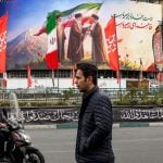 Transparent na trgu Valiasr u Teheranu prikazuje Modžtabu Hameneija kao novog vrhovnog vođu Irana.