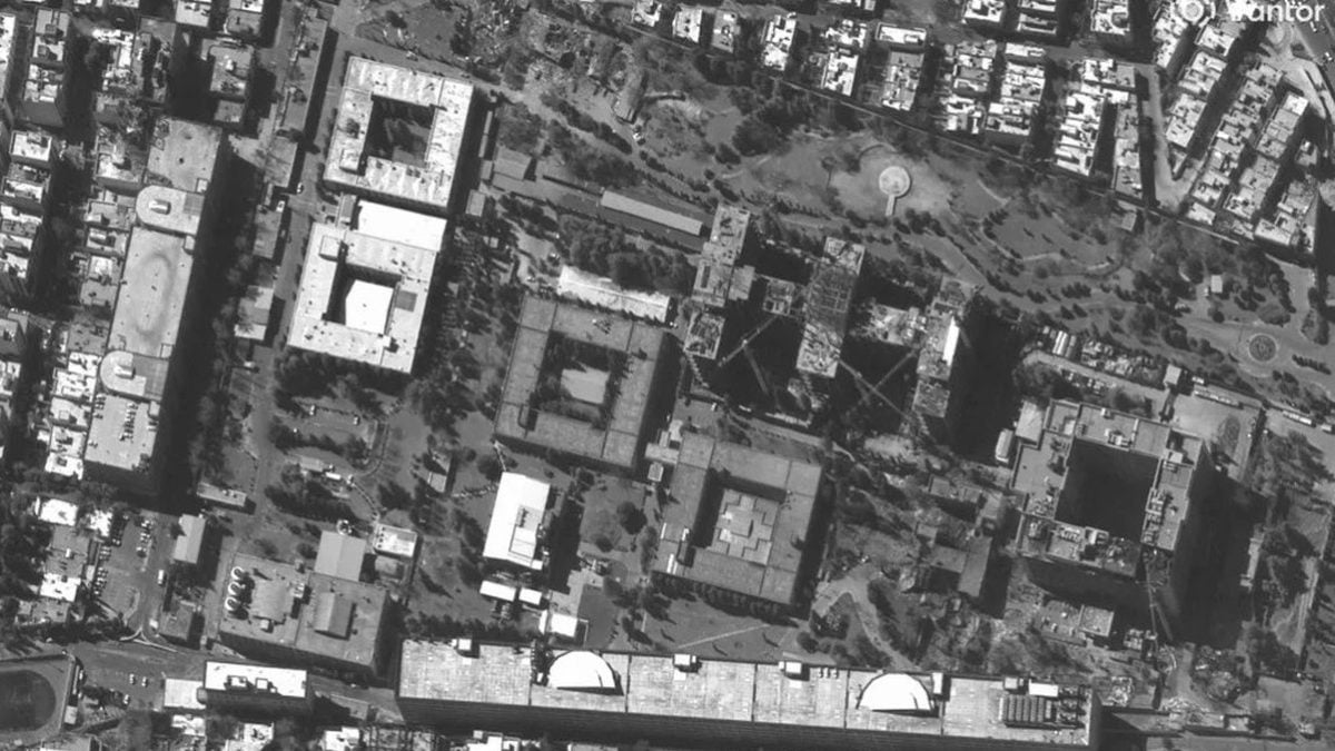 Satelitska snimka zgrade iranskog Ministarstva obavještajnih poslova u Teheranu nakon zračnih napada SAD-a i Izraela.