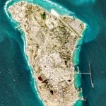 Satelitska snimka iranskog otoka Harg s glavnim izvoznim terminalom za sirovu naftu u Perzijskom zaljevu