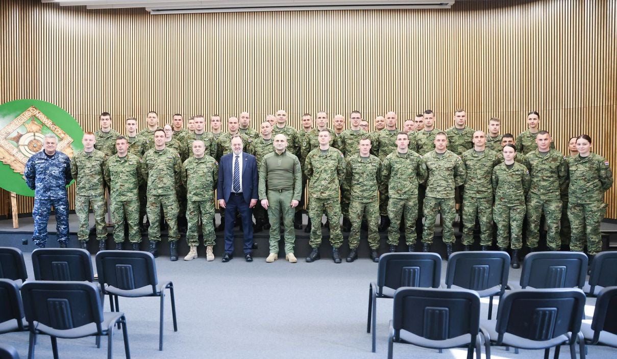 Anušić posjetio hrvatske vojnike u NATO misiji u Poljskoj