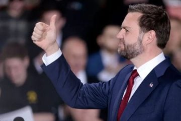 JD Vance tijekom posjeta proizvodnom pogonu Engineering Design Services Inc. u Auburn Hillsu u Michiganu