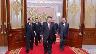 Kim Jong Un u središtu dvorane tijekom zasjedanja Vrhovne narodne skupštine u Pjongjangu