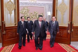 Kim Jong Un u središtu dvorane tijekom zasjedanja Vrhovne narodne skupštine u Pjongjangu