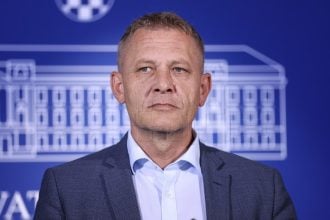 Krešo Beljak na konferenciji za medije u Zagrebu govori o rezultatima lokalnih izbora, 20. svibnja 2025.