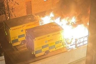 Više zapaljenih vozila hitne službe Hatzolah u Golders Greenu dok policija i vatrogasci interveniraju