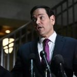 Marco Rubio obraća se novinarima u Kapitolu u Washingtonu prije brifinga o američkoj vojnoj akciji u Iranu, 2. ožujka 2026.