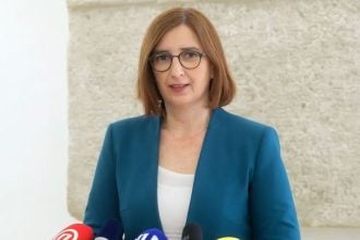 Marijana Puljak govori na konferenciji za medije