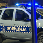 Policija u Banja Luci 2021 - policijsko vozilo s upaljenim rotacijama na ulici