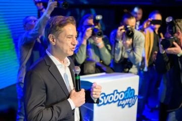 Robert Golob obraća se pristašama Pokreta sloboda u Ljubljani nakon objave rezultata parlamentarnih izbora