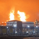 Požar u industrijskom postrojenju za preradu plinskog kondenzata u ruskoj luci Ust-Luga nakon napada dronovima