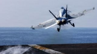 F/A-18E Super Hornet polijeće s nosača USS Abraham Lincoln u sklopu operacije Epic Fury 28. veljače 2026.