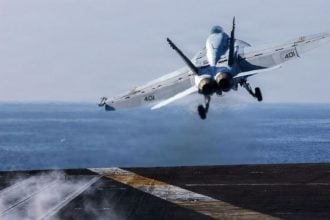F/A-18E Super Hornet polijeće s nosača USS Abraham Lincoln u sklopu operacije Epic Fury 28. veljače 2026.