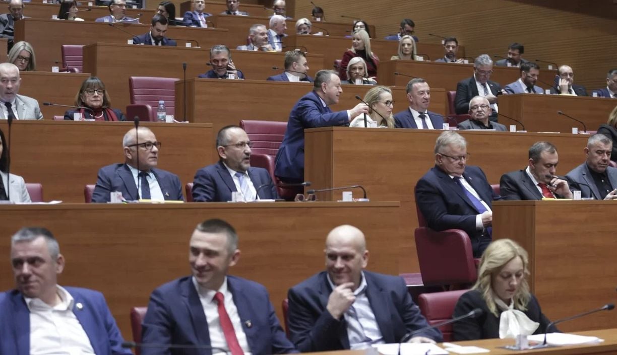 Sabor: Odbijeno povjerenstvo za femicid, produžuje se sniženi PDV na energente