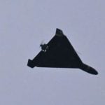 Iranski dron Shahed 136 iznad Kijeva tijekom ruskog napada dronovima i projektilima 27. prosinca 2025.