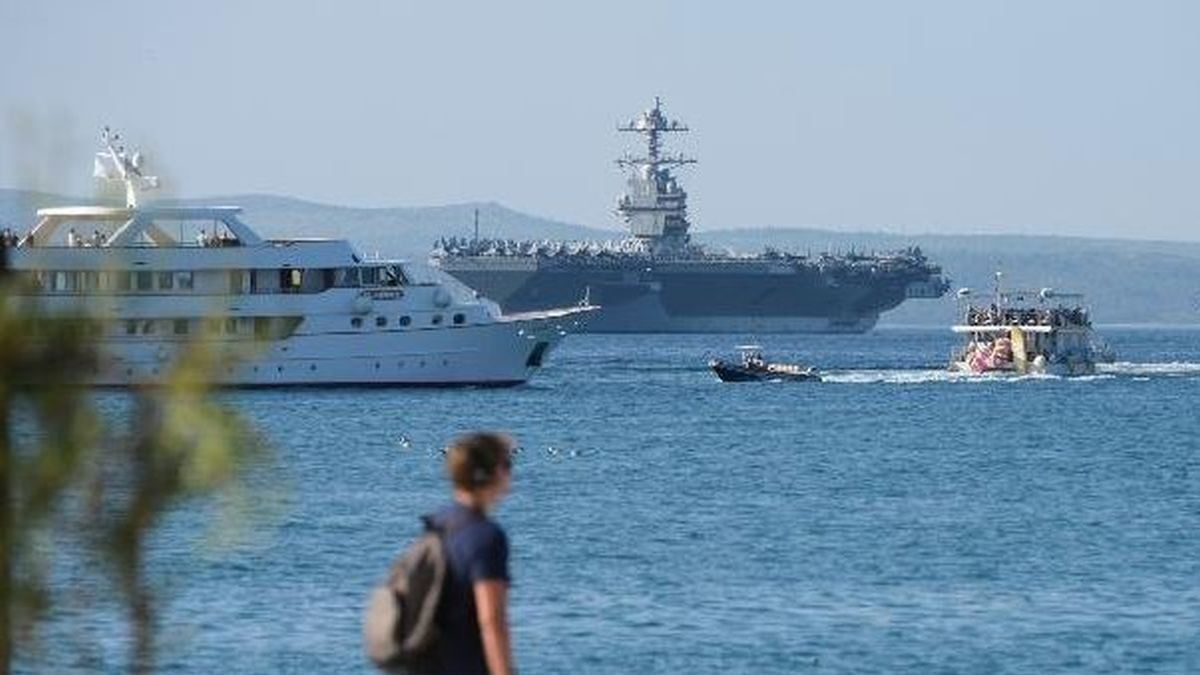 Američki nosač zrakoplova USS Gerald R. Ford uplovljava u Split 26. lipnja 2023.