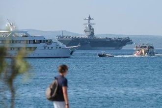 Američki nosač zrakoplova USS Gerald R. Ford uplovljava u Split 26. lipnja 2023.