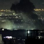 Stubovi dima nakon zračnih napada u blizini tornja Azadi u zapadnom Teheranu