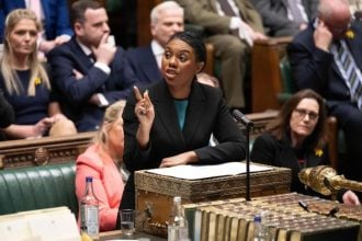 Kemi Badenoch govori tijekom premijerskih pitanja u britanskom Donjem domu u Londonu