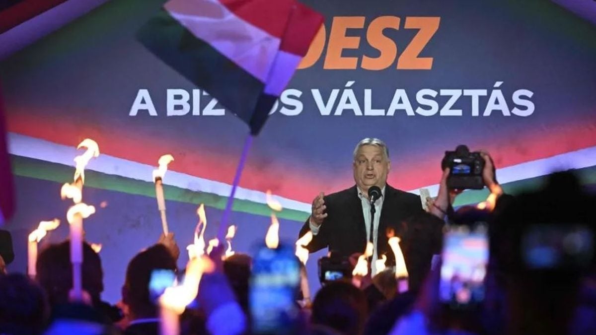 Viktor Orban obraća se pristašama u Szentendreu tijekom predizborne turneje uoči parlamentarnih izbora u Mađarskoj.