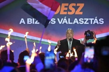 Viktor Orban obraća se pristašama u Szentendreu tijekom predizborne turneje uoči parlamentarnih izbora u Mađarskoj.