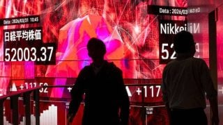 Elektronička burzovna ploča prikazuje vrijednosti indeksa Nikkei na Tokijskoj burzi u Tokiju.