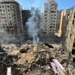 Oštećene zgrade u južnim predgrađima Bejruta nakon noćnog izraelskog zračnog udara