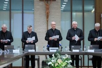 Josip Bozanić i Dražen Kutleša na početku 72. plenarnog zasjedanja Sabora Hrvatske biskupske konferencije u Zagrebu.