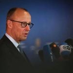 Friedrich Merz razgovara s novinarima po dolasku na sastanak u Nikoziji.