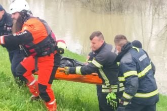 Migranti spašeni iz Save kod Babine Grede prevezeni u vinkovačku bolnicu nakon intervencije službi