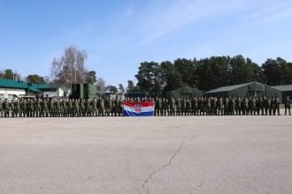 Ivan Anušić s pripadnicima 6. hrvatskog kontingenta tijekom posjeta u Litvi.