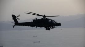 Američki helikopteri Apache jučer su nadlijetali Hormuški tjesnac u sklopu operacija u regiji.
