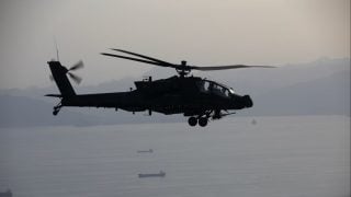 Američki helikopteri Apache jučer su nadlijetali Hormuški tjesnac u sklopu operacija u regiji.