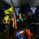 Pristaše Hezbolaha slave početak prekida vatre u južnim predgrađima Bejruta.