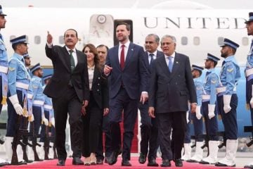 Američki potpredsjednik JD Vance u Islamabadu s Asimom Munirom i Mohammadom Ishaqom Darom prije razgovora s iranskim dužnosnicima.