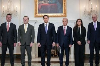 Marco Rubio, Michael Waltz i diplomati SAD-a, Libanona i Izraela na mirovnim pregovorima u Washingtonu 14. travnja 2026.